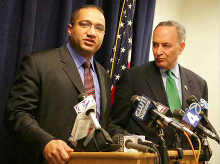 David Soares With US Senator Charles Schumer Announcing The Steroid Arrests In 2007