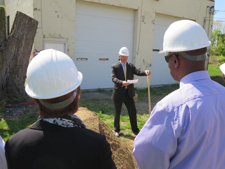 Project Managing Director Ken Brownell Makes A Statement, Mayor Sheehan And Willie White Listen